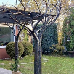 Œuvre d'art - abri pour terrasse construit à partir d'arbres forgés à la main Œuvre d'art - abri pour terrasse construit à partir d'arbres forgés à la main