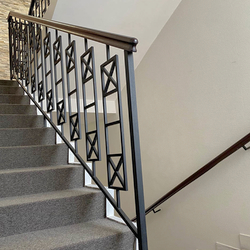 Rampe m�tallique simple avec main courante en bois - rampe int�rieure pour escaliers