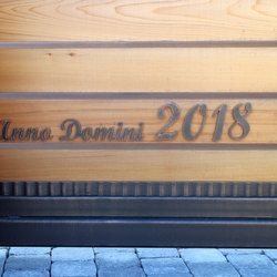 Portail coulissant avec inscriptions forg�es