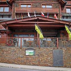 Vue de l'h�tel Galileo à l'entr�e - garde-corps ext�rieur et accessoires dans le style forg�