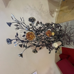 Reliquaire forgé à la main Le Rosier dans l'église de Hermanovce Reliquaire forgé à la main Le Rosier dans l'église de Hermanovce