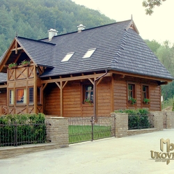 Cl�ture int�gral en fer forg� d'un chalet de campagne.  ,,La petite maison dans la forêt''