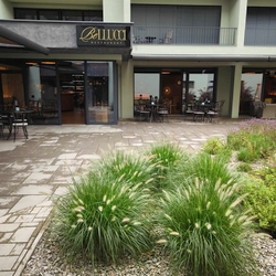  Restaurant Bellucci à Bardejov avec des meubles et luminaires design en forge de UKOVMI