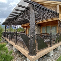 Œuvre d'art en tant que couverture complète de terrasse avec balustrade dans les Tatras