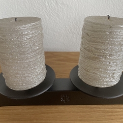 Logo UKOVMI sur le bougeoir forg� � d�tail