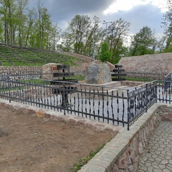 Pots forg�s à la main Arbres et rampes sur le mont Butkov